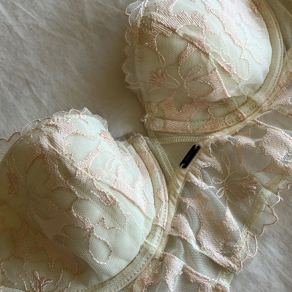 Calvin Klein Bra 32B- made in France - Picture 3 of 4